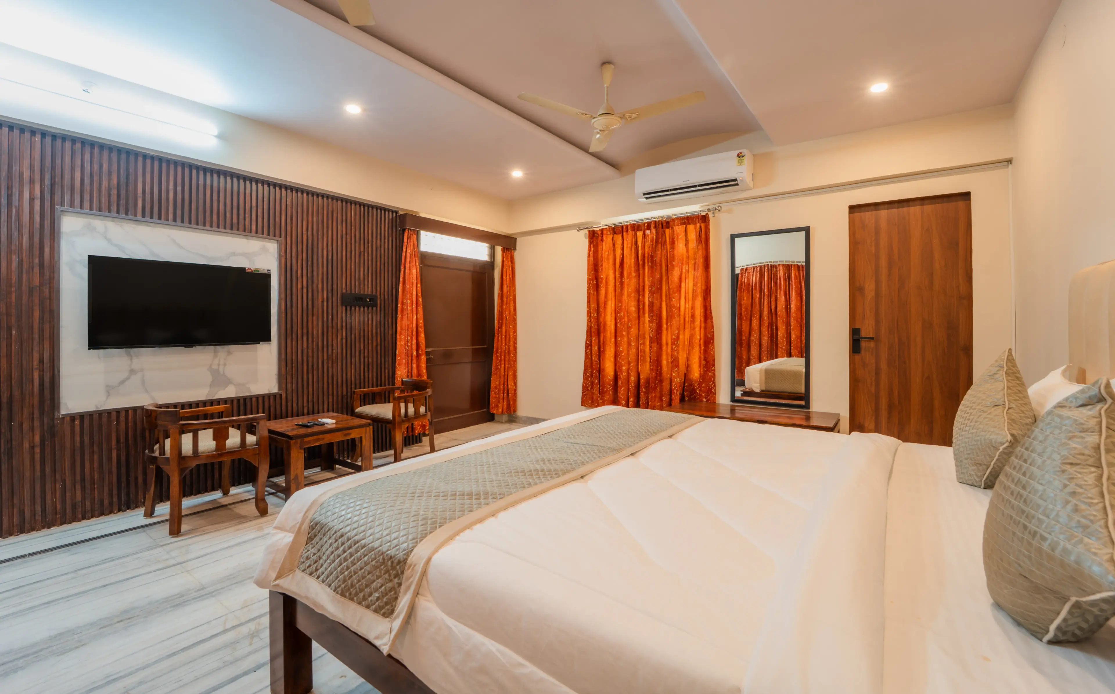 Double Bed Space